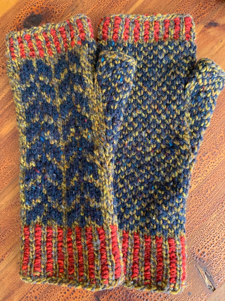 Oulu mitts knitting colorwork Fair Isle